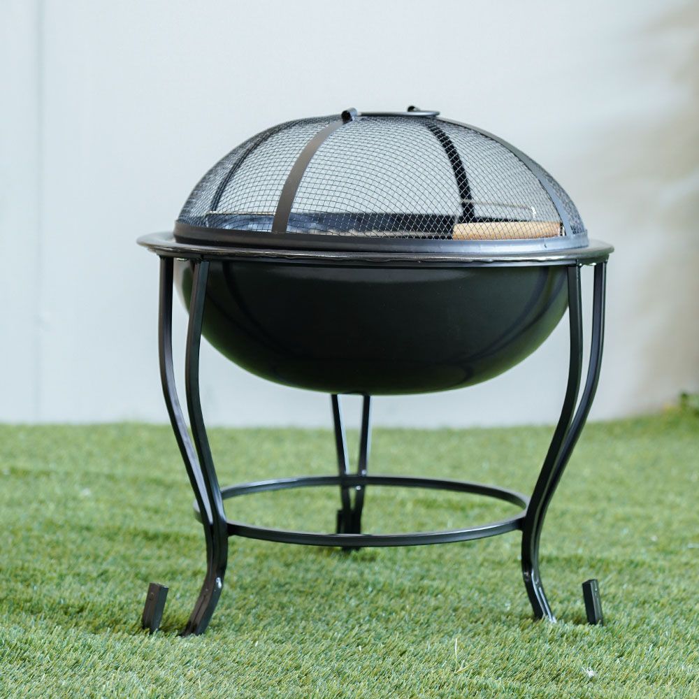 Outdoor cooking outlet pit