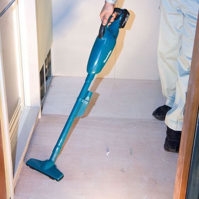 NS LP MAKITA 18V Lithium-Ion Cordless Vacuum Cleaner With 1X 3Ah Battery+1X Charger Dcl180Rf