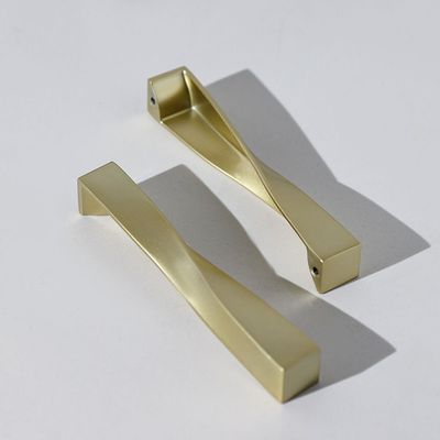 Milano Ella Cabinet Zinc Handle Brushed Gold 138X20X20Mm - E6368-128