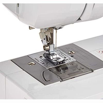 Traditional Metal Chassis Sewing Machine GS3700 White