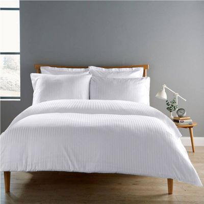 White Stripe Duvet Cover King-6pc Set
W-240 x L-260cm, Stripe F/B
1pc Fitted Sheet 200x200 cm Stripe F/B
2pc Pillowcover 50x75+15 Stripe F/B
2pc Pillowcase 50x75+5 Stripe F/B