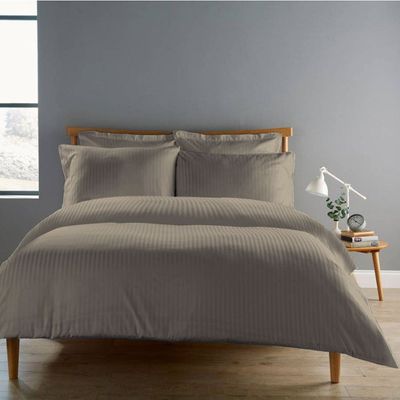 Grey Stripe Duvet Cover King-6pc Set
W-240 x L-260cm, Stripe F/B
1pc Fitted Sheet 200x200 cm Stripe F/B
2pc Pillowcover 50x75+15 Stripe F/B
2pc Pillowcase 50x75+5 Stripe F/B