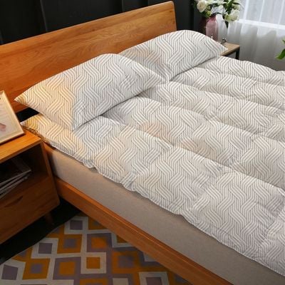  3pc Set PolyCotton Mattress Topper 160x200+8cm with 2 Pillow cover , Off White And Black Geoemetric
