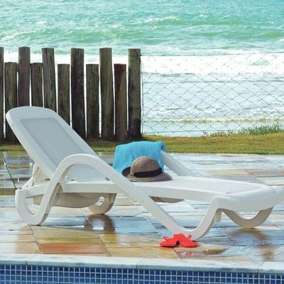 Tramontina Cancún White Polypropylene Sunlounger-White