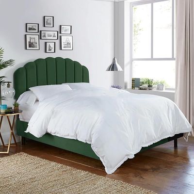 Toronto Upholstered Velvet Bed Frame Bedroom Furniture Strong And Sturdy Modern Design Wooden Double Bed | Quiet & Comfortable Bed With Free Installation (180 x 200 cm, Green)