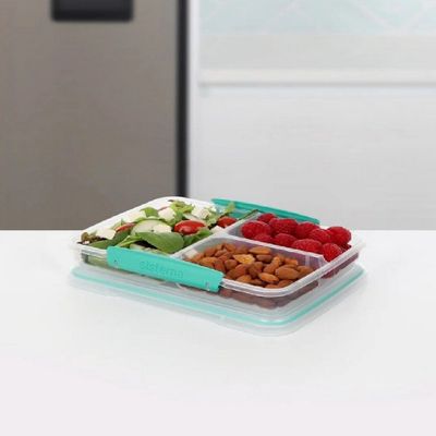 Sistema Multi Split To Go 820ml, stackable lunch box with 3 compartments and easy locking clips. Is Dishwasher safe and BPA Free. Green Clip