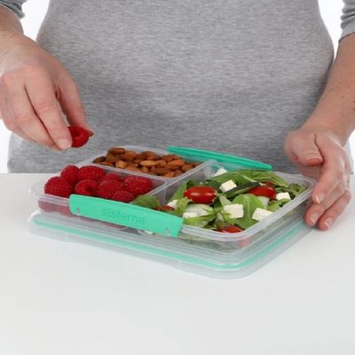 Sistema Multi Split To Go 820ml, stackable lunch box with 3 compartments and easy locking clips. Is Dishwasher safe and BPA Free. Green Clip