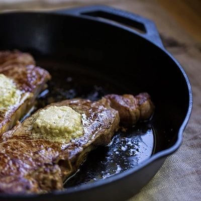 Lodge Cast Iron Skillet Pre-Seasoned Skillet/Frying Pan 10.25 Inch - Black