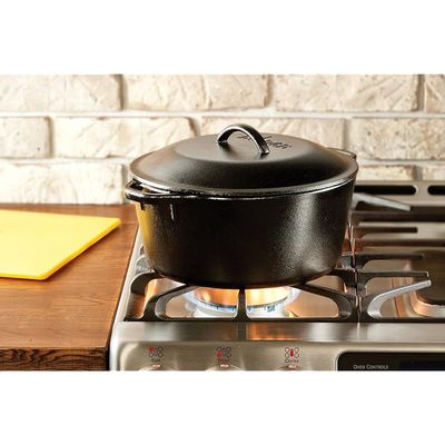 Lodge (5 Qt) With Handle Holders - Black/Red