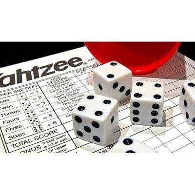 Hasbro Yahtzee