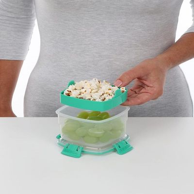 Sistema Snack To Go 400M, stackable food storage container with removable tray and easy locking clips. Is Microwave, dishwasher safe & BPA Free, Green Clip