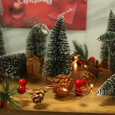 ياتاي شجرة الصنوبر الصغيرة مع قاعدة خشبية لعيد الميلاد