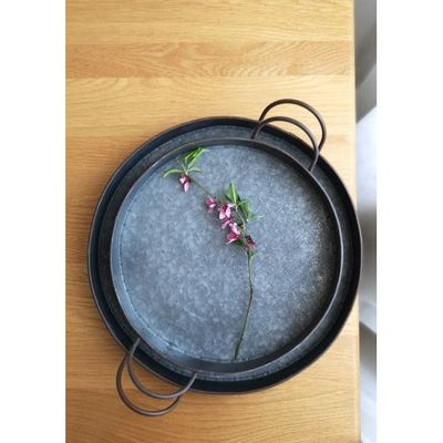 BLISS VIE ROUND IRON TRAY-26 CM