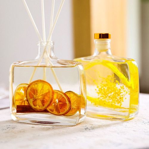 عصا ناشرة الروائح العلاجية الحديثة بزيت الليمون وزجاجة زجاجية جميلة لعطر الغرفة وديكور المنزل