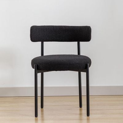 Round Upholstered Boucle Dining Room Chair Mid-Century Modern Kitchen Chairs Curved Backrest Chairs for Dining Room Black Metal Legs