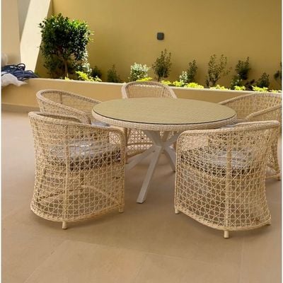 Nice Natural 6-Seater Round Dining Table with 4 Dining Armchairs