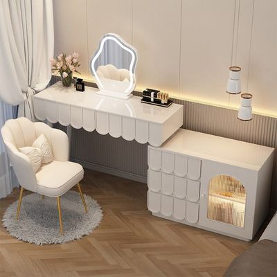 طاولة زينة للمكياج تسريحة بيضاء لغرفة النوم مع كرسي ومرآة مضيئة ذكية +120 سم.