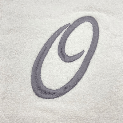 منشفة حمام  قزحية مطرزة لك (70 × 140 سم) حرف أبيض "O" خيط فضي بالانتينز خط 100% قطن - (مجموعة من 1) 600 جرام لكل متر مربع