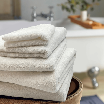 منشفة حمام  قزحية (70 × 140 سم) بيضاء 100% قطن - مجموعة من قطعتين (600 جم)