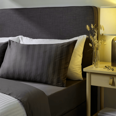 غطاء وسادة  توليب (فحمي) مع شريط ساتان 1 سم (52 × 73 + 12 سم - مجموعة من قطعة واحدة) 100% قطن، أغطية سرير ناعمة وفاخرة بجودة الفنادق - 300 TC