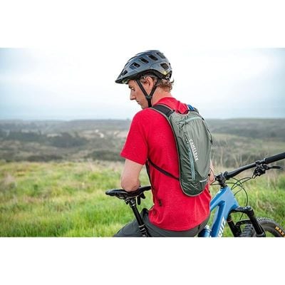 Camelbak Classic Light Bike Hydration Pack 70Oz