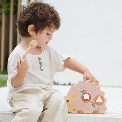 Classic World Pounding Bench with Hedgehog, shape sorting pounding bench, hand-eye coordination toys

pen_spark