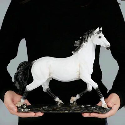 Dante Horse Statue White