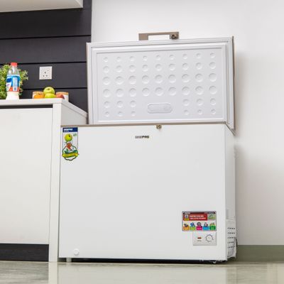 300L Gross/260L Net Capacity Freestanding Chest Freezer With Compressor Swith Off Function, LED Light, Lock & Key, High-Efficiency Monolithic Foaming, 2 Food Basket, Adjustable Thermostat 350 L 155 W GCF3006WAH White