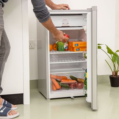 110L Gross/ 95L Net Capacity, Direct Cool Single Door Defrost Refrigerator With Silver Finish, Recessed Handle, Glass Shelves, Transparent Door Basket, Adjsutable Front Wheel, Lock & Key, Low Noise GRF119SPE Silver