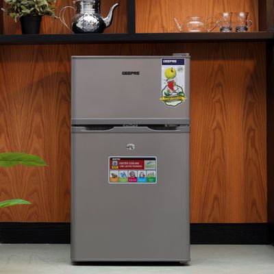 Geepas 125L Gross/85L Net Capacity, Double Door Defrost Refrigerator With Rapid Cooling Function, Tropic Type, CFC Free, Interior Lamp, Adjustable Leg, Hook & Key, Outside Condenser  Fridge - 60L/Freezer- 25L capacity GRF1259GPE Metallic grey
