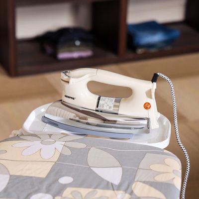 Geepas Automatic Dry Iron 1200.0 W GDI7752 Beige/Silver/Brown