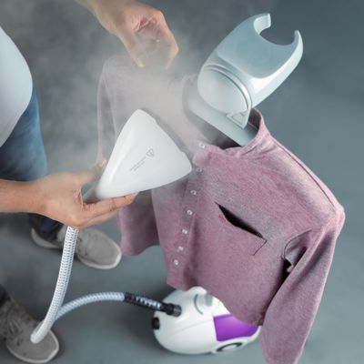 Geepas Garment Steamer, 2000W Vertical Steamer, GGS25022N | Portable, Fast Heat Clothes Steamer | Dual Steam Levels | Large Water Tank | Perfect For All Types Of Clothes 1.8 L 2000 W GGS25022N White,Violet