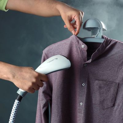 Geepas Garment Steamer, 2000W Vertical Steamer, GGS25022N | Portable, Fast Heat Clothes Steamer | Dual Steam Levels | Large Water Tank | Perfect For All Types Of Clothes 1.8 L 2000 W GGS25022N White,Violet