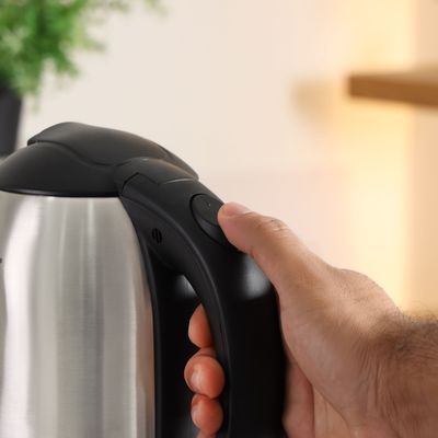 Geepas Portable Electric Kettle 1.8L 1.8 L GK6123 Silver/Black