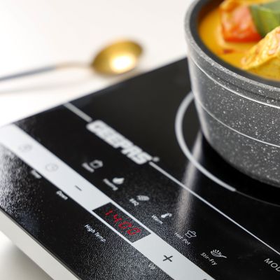 Digital Infrared Cooker With 2000W Ceramic Heating Element, 4 Digit LED Display, Touch Control, 10 Power/Temperature Levels For Adjustment, 3hr Programmable Timer GIC33013 Black/White/Red