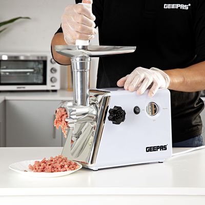 Geepas Electric Meat Grinder with Reverse Function Metal Cutting Plates Stainless Steel Blade Meat Mincer Sausage Maker 800 W GMG746N White/Silver
