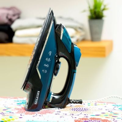 Ceramic Steam Iron, Stream Rate Of 15g/Min, 2200W, KNSI6351 | Ceramic Sole Plate| Self-Cleaning Function| Powerful Steam Burst| Water Tank Of 380ml | Rotating Swivel Cord