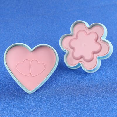 Royalford Romance Shaped Cookie Cutter- RF10974|Flower Shape | Cookie Cutter and Fondant Cutter| Plastic Cookie Cutter| Cookie Cutter with Handle| Heart Shaped Cookie Cutter in Love Theme| Set of 2