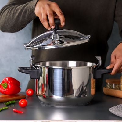 Royalford RF9650 Stainless Steel Pressure Cooker - Lightweight & Home Kitchen Pressure Cooker with Lid, Multi-Safety Device with Cool Touch Handles and Safety Valves - for Gas and Solid Hotplates (7L)