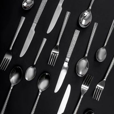 Royalford Stainless Steel Cutlery Set- RF11984| 16 Piece Cutlery Set, Includes 4 Teaspoons, 4 Dinner spoons, 4 Dinner Forks, 4 Dinner Knives| Stylish and Light-Weight, 100% Food-Grade| Stylish Hammered Finish, Suitable for Dining Table, Home and Restaurant| Kitchen Accessories| Silver