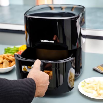 1- AIR FRYER Oil Free Fryer with Cool Touch Handle, non stick frying pot and tray, easy to read and adjustable display 6 L 1500 W OMAF2254J Black/White