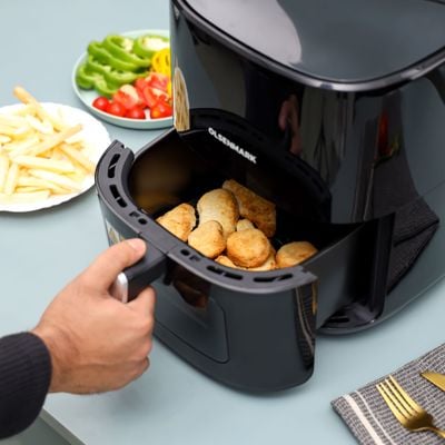 1- AIR FRYER Oil Free Fryer with Cool Touch Handle, non stick frying pot and tray, easy to read and adjustable display 6 L 1500 W OMAF2254J Black/White