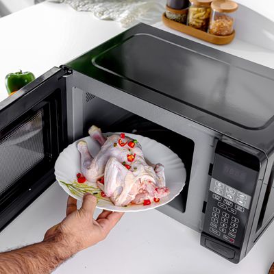 Olsenmark OMMO2261 Microwave Oven with Digital Panel, 23L - Turntable Plate - Multiple Power Levels - Multiple Stages Of Cooking - Cooking End Signal - 900W Output Power - Auto-Defrost