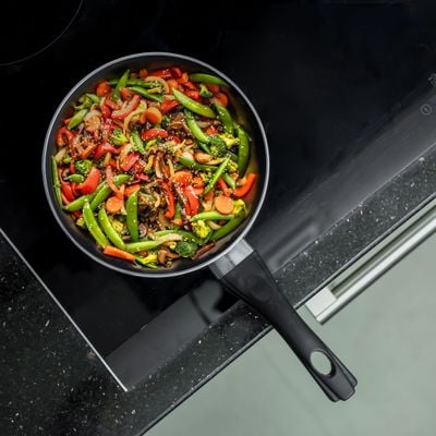 20cm Non-Stick Flat Fry Pan, Multiple Hob, RF1259FP20 | 3 Layer Construction | Bakelite Handle | Even Heat Distribution | Dishwasher Safe | 3mm Thickness | Eco-Friendly