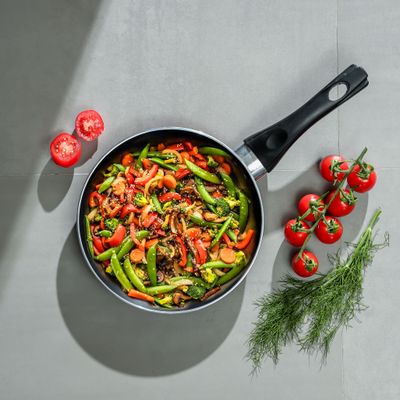 20cm Non-Stick Flat Fry Pan, Multiple Hob, RF1259FP20 | 3 Layer Construction | Bakelite Handle | Even Heat Distribution | Dishwasher Safe | 3mm Thickness | Eco-Friendly