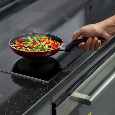 20cm Non-Stick Flat Fry Pan, Multiple Hob, RF1259FP20 | 3 Layer Construction | Bakelite Handle | Even Heat Distribution | Dishwasher Safe | 3mm Thickness | Eco-Friendly