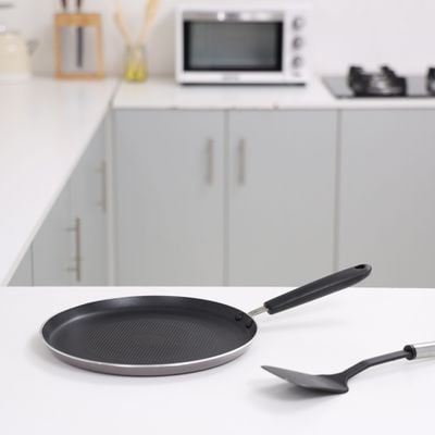 Royalford Non-Stick Pancake Pan, 26CM - Induction Crepe Pan with Heat Resistant Handle, Griddle Dosa Tawa - Ideal for Crepe Chapatti Pancakes Dosa Omelettes Flatbreads Fried Eggs Tortilla