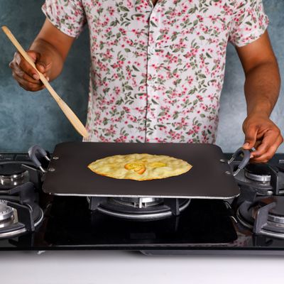 Royalford 15"x13" Aluminum Flat Square Tawa- RF7462| Aluminum Tawa For Roti, Chapatti, Dosa| Non-Stick Tawa with Bakelite Handles| Multi-Purpose Tawa Compatible With Electric, Halogen, Ceramic Gas Types | PFOA Free and PTFE Free| Black