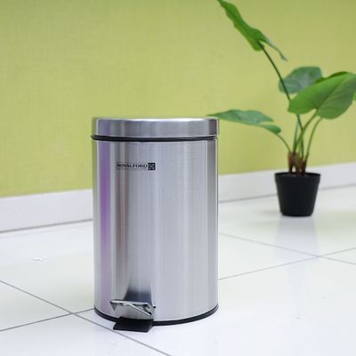 Royalford RF5126 Stainless Steel Pedal Bin 7L, Kitchen Pedal Trash Bin | Stainless Steel Rubbish Bin with Soft Close Lid, Foot Pedal, Flat Lid & Strong Plastic Inner Bucket | Fingerprint Proof & Rust Resistant |Odor Free & Hygienic