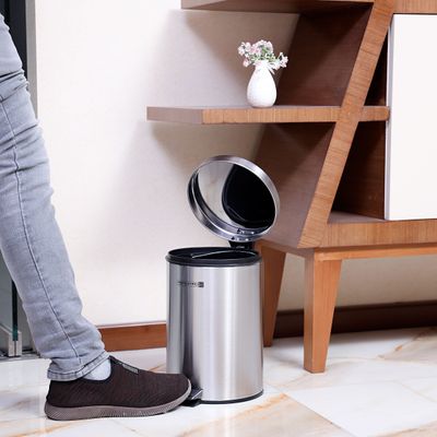 Royalford RF5126 Stainless Steel Pedal Bin 7L, Kitchen Pedal Trash Bin | Stainless Steel Rubbish Bin with Soft Close Lid, Foot Pedal, Flat Lid & Strong Plastic Inner Bucket | Fingerprint Proof & Rust Resistant |Odor Free & Hygienic